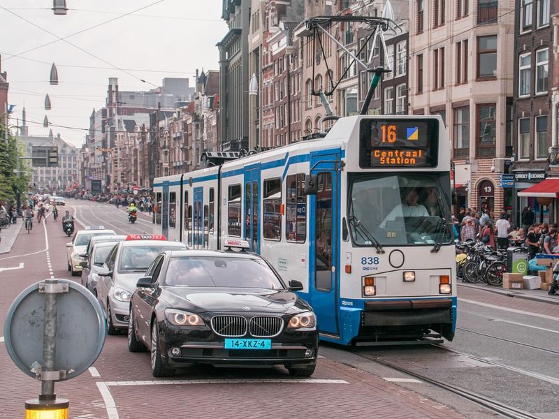 Leren autorijden in Amsterdam is iets anders dan elders